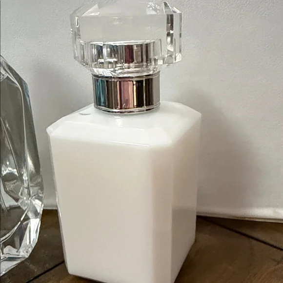 Tiffany & Co. Eau De Parfum 2.5 oz and Body Lotion gift set - Picture 6 of 14